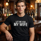 💎 ¡50% DE DESCUENTO! 💎 Camiseta divertida para hombre "Déjame preguntarle a mi esposa" – Mezcla de algodón premium, corte atlético y humor que inicia conversaciones 😄👕